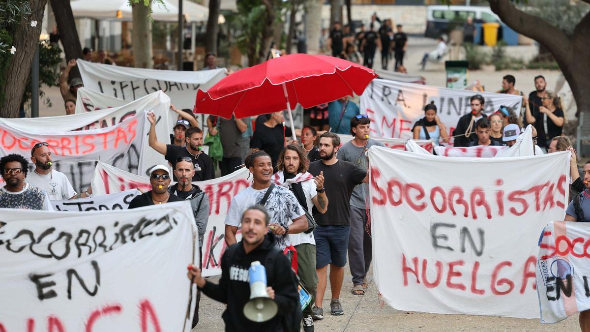 Protesta de socorristas en Vara de Rey