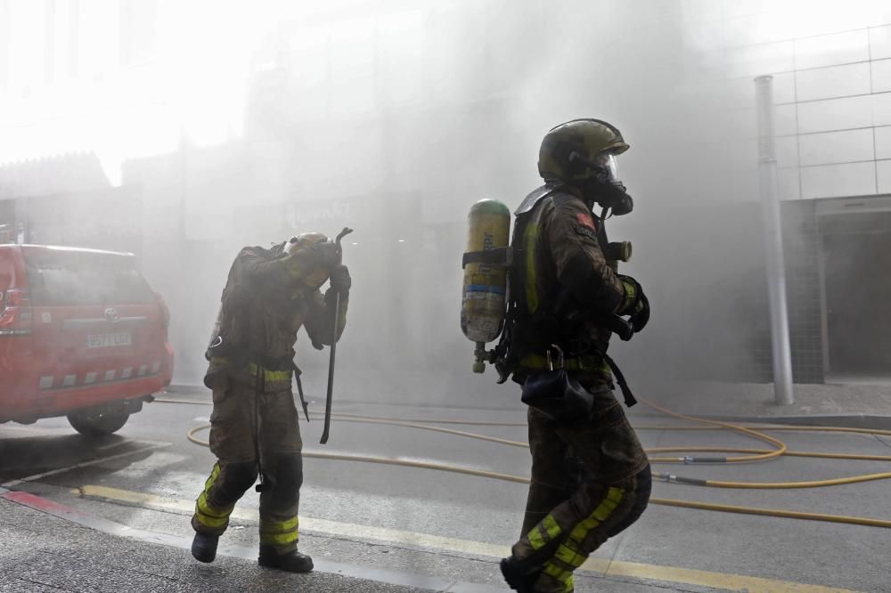 Un foc a la carretera Barcelona causa un caos de trànsit a Girona