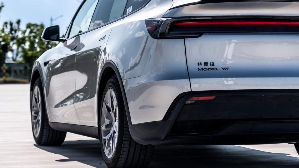 El nuevo Tesla Model Y L es más largo y tiene más autonomía.