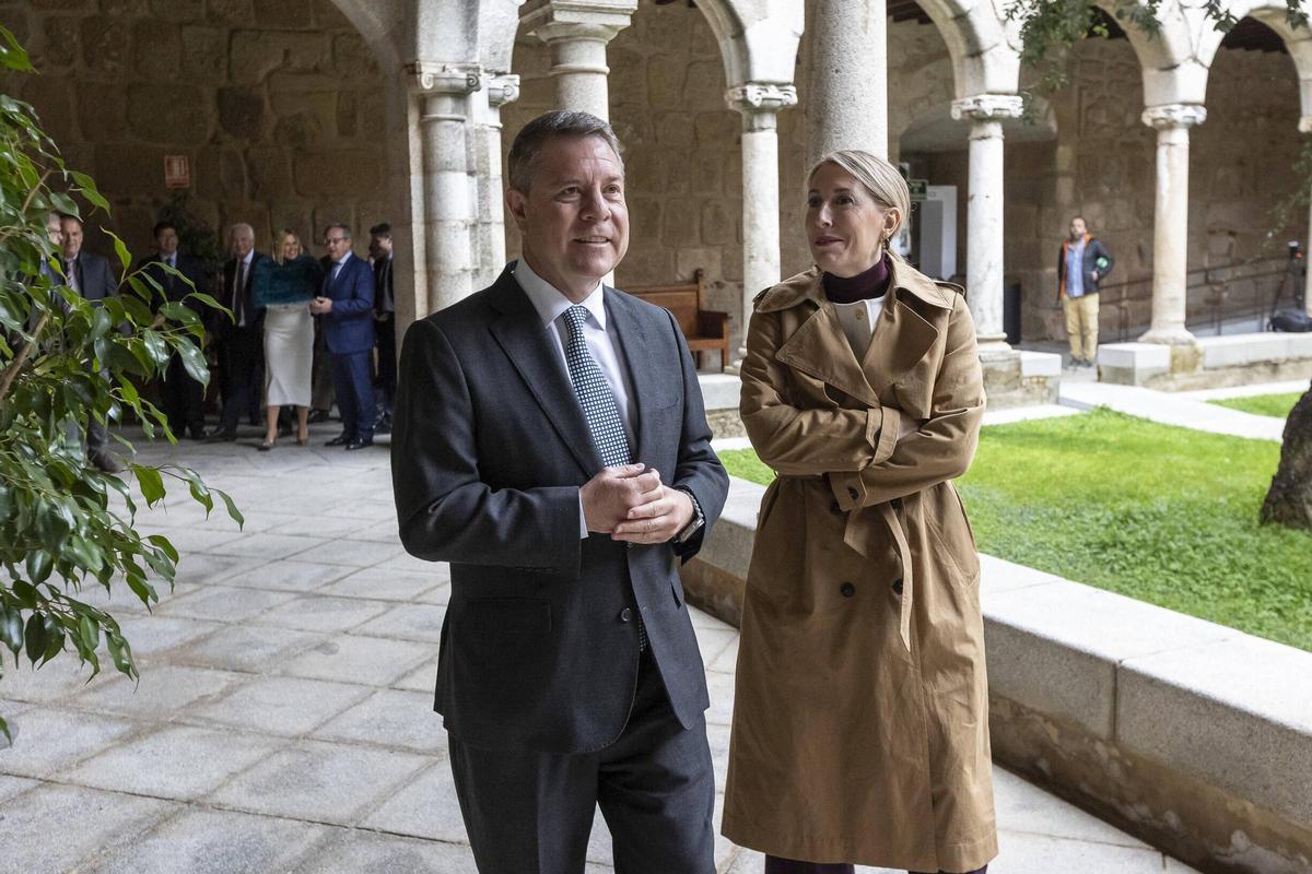 Emiliano García Page, reunido con María Guardiola en la presidencia de la Junta de Extremadura en Mérida.