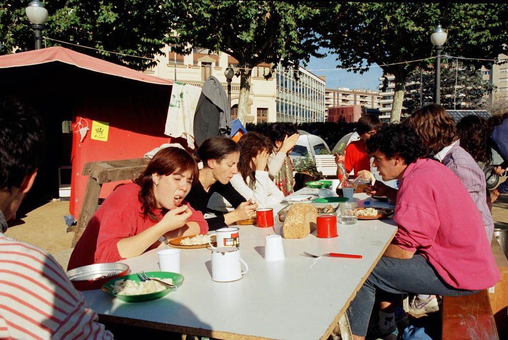 Menjador comunitari al mig de la plaça Espanya