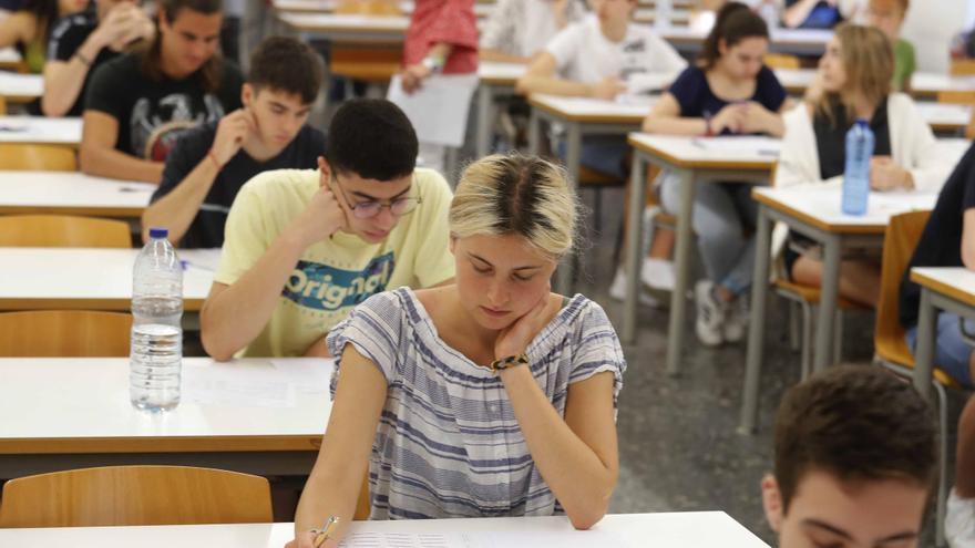 Así es el ingenioso truco para copiar en la Selectividad
