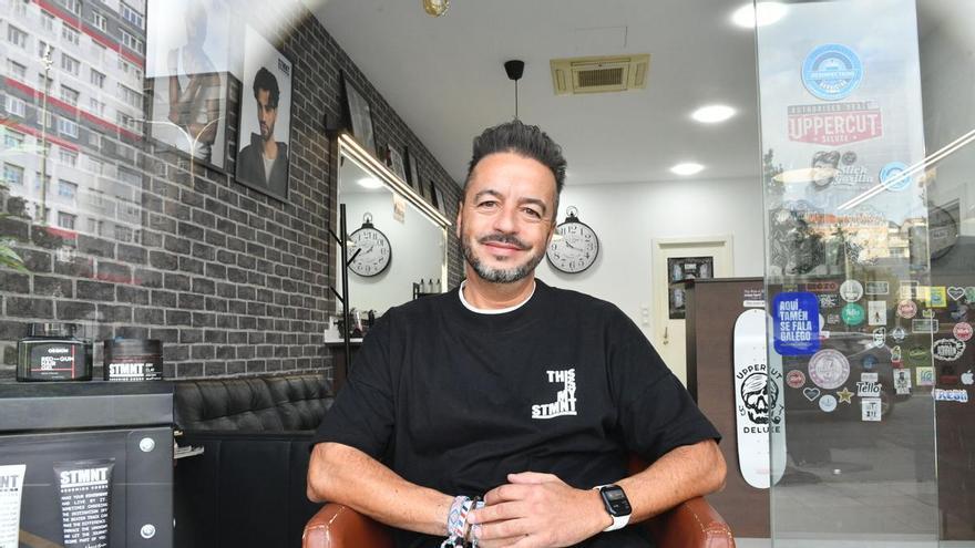 La barbería de A Coruña con más de 1.200 reseñas perfectas cumple 65 años: "Mi padre quería que fuera dentista"