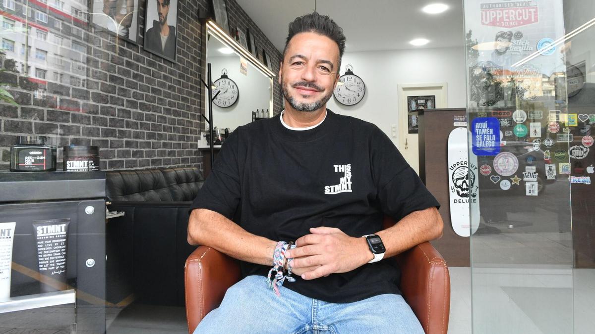 La barbería de A Coruña con más de 1.200 reseñas perfectas cumple 65 años: "Mi padre quería que fuera dentista"