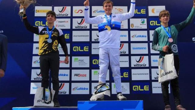 Dani Barcia, del Endurrazo THC Bike, en el segundo escalón del podio del Campeonato de Europa en Girona. |  UEC