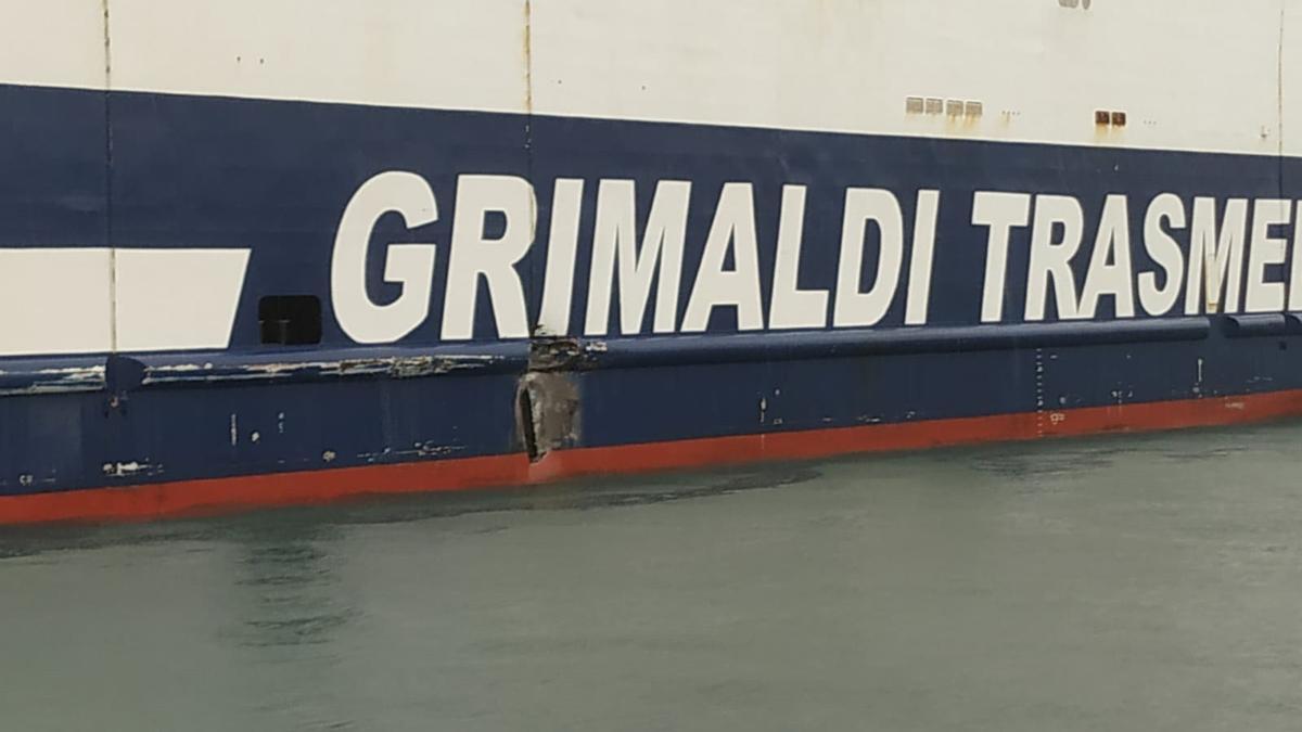 Vía de agua en el 'Ciudad de Mahón', de la naviera Grimaldi.