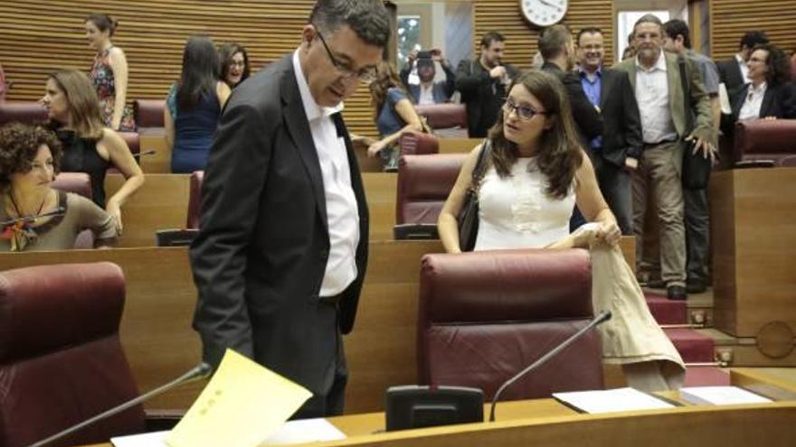 Enric Morera y Mónica Oltra, en las Cortes al inicio de la actual legislatura.