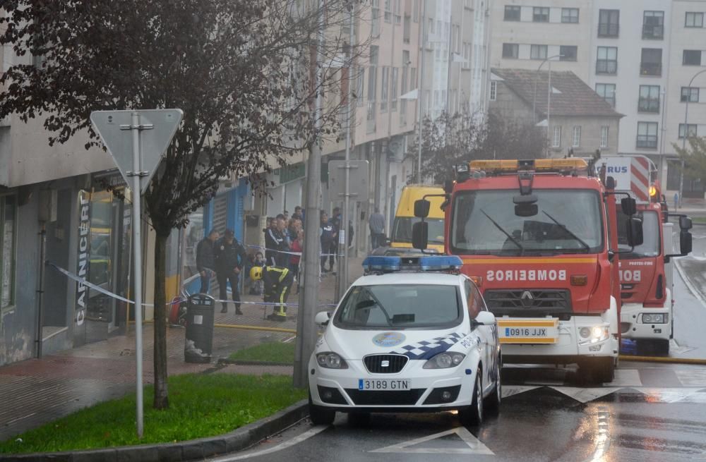 Sucesos en Pontevedra | Evacúan un edificio en Pintor Laxeiro por un incendio en el garaje