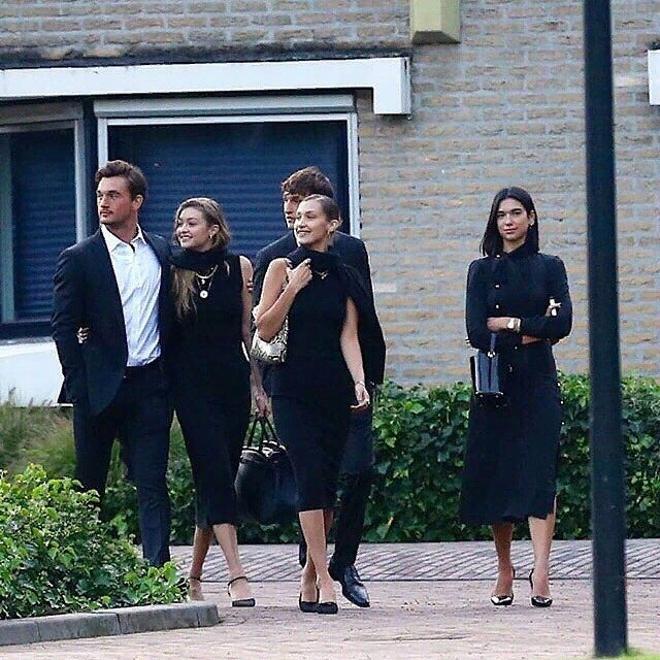 Tyler Cameron, Gigi Haddi, Bella Hadid, Anwar Hadid y Dua Lipa en Rotterdam, asistiendo al funeral de la abuela materna de los Hadid.