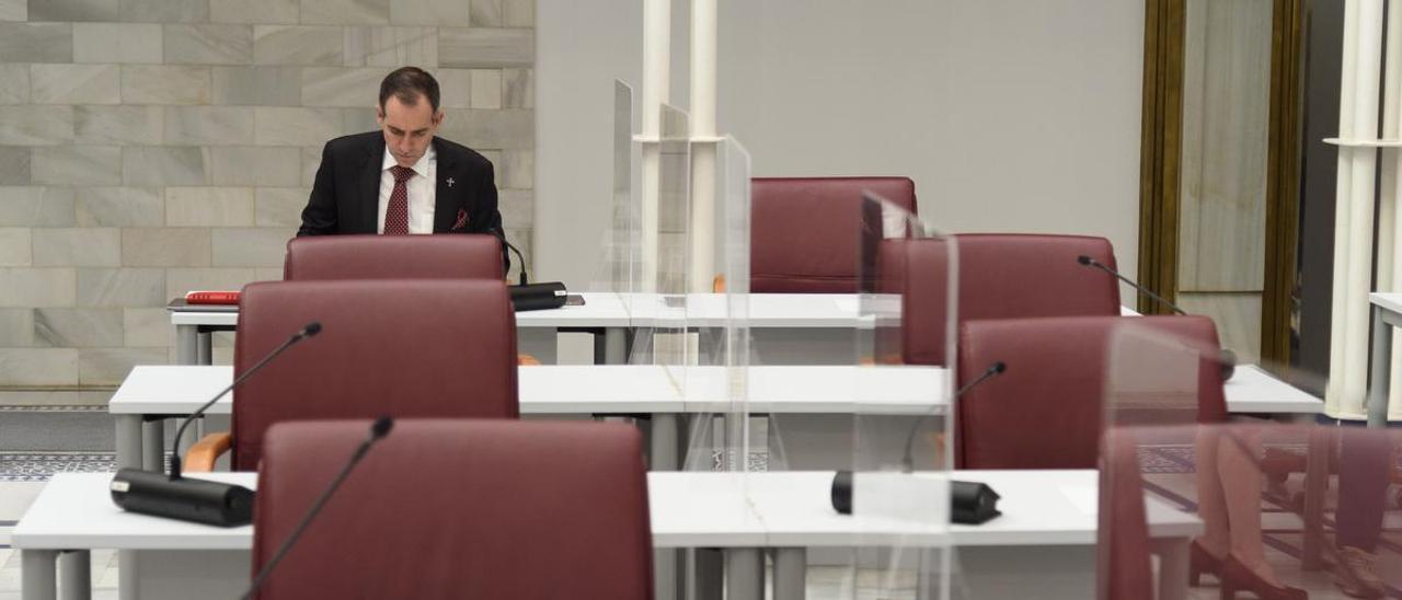 Juan José Liarte, en su escaño de la Asamblea Regional.