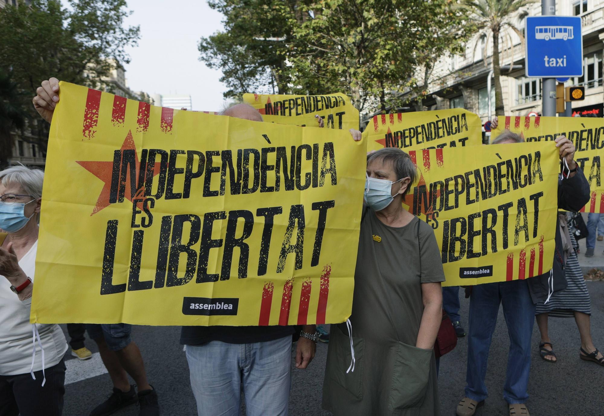 Manifestació a Barcelona en contra de la detenció de Carles Puigdemont a Itàlia