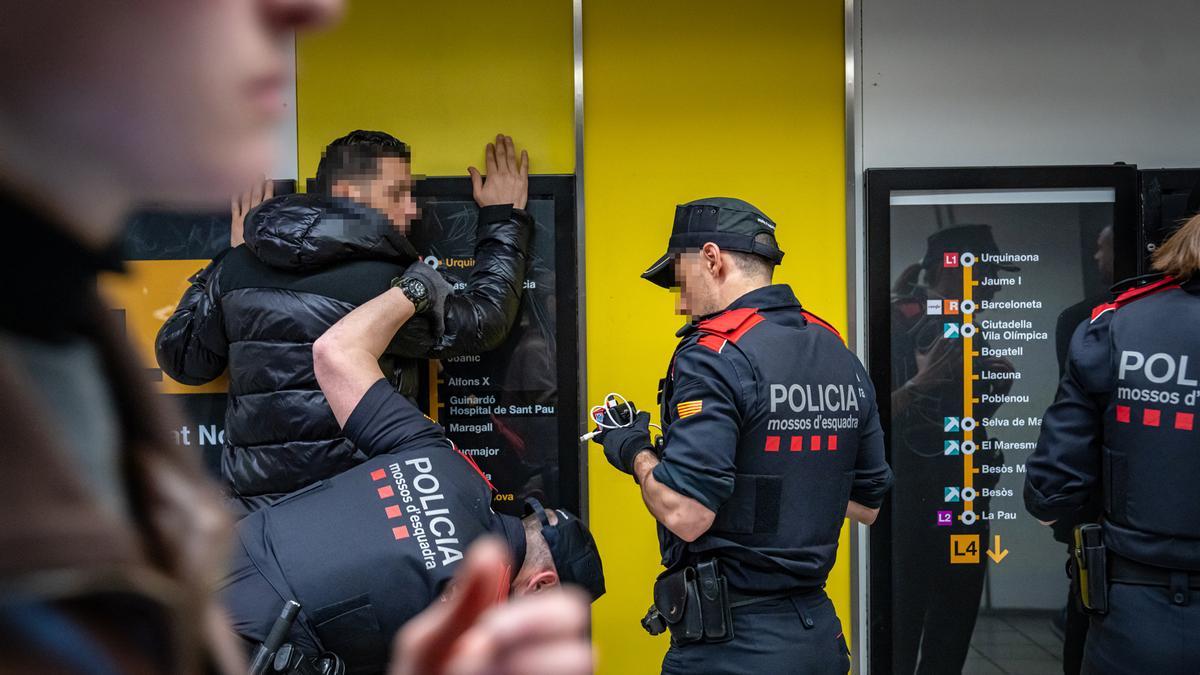 Mil agentes se despliegan en Barcelona, Badalona y LHospitalet en un macrodispositivo contra la multirreincidencia