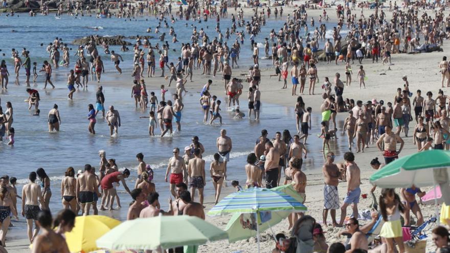 Las playas cuelgan este verano el cartel de “espacios sin humo”