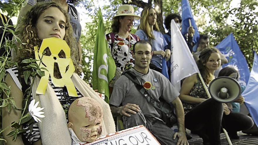 Más de mil personas piden en Cáceres que se cierre la Central Nuclear de Almaraz