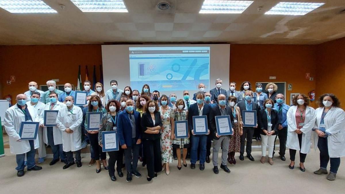 Los asistentes posaron ayer en el centro hospitalario.