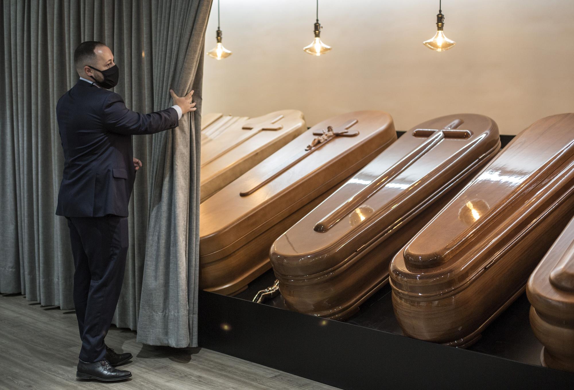 El olvido de los imprescindibles: nadie se acuerda de los trabajadores de los servicios funerarios