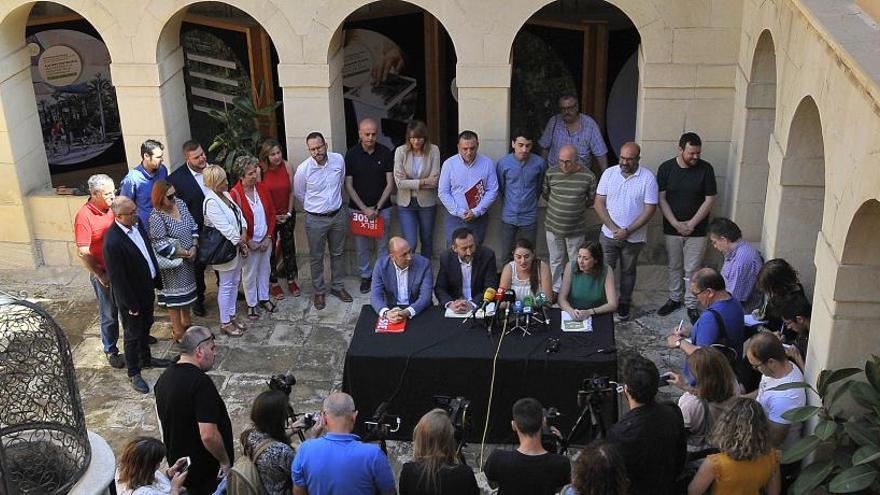 PSOE y Compromís presentando el acuerdo de gobierno esta mañana