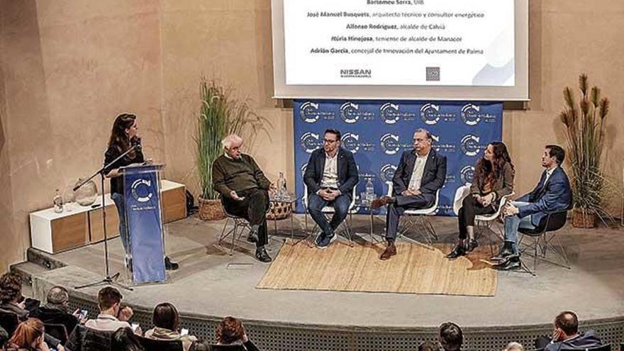 Bartomeu Serra, JosÃ© Manuel Busquets, Alfonso RodrÃ­guez, NÃºria Hinojosa y AdriÃ¡n GarcÃ­a, ayer en el club.