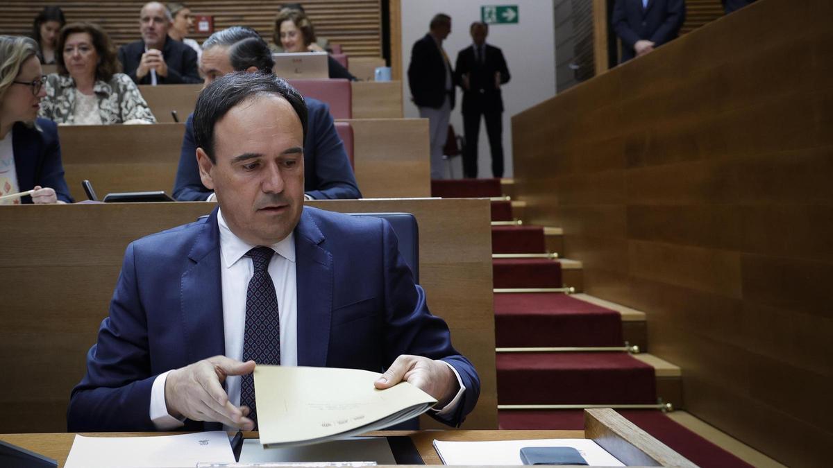 El Consell recurrirá la regularización de 100.000 inmigrantes avalada por sindicatos y empresarios