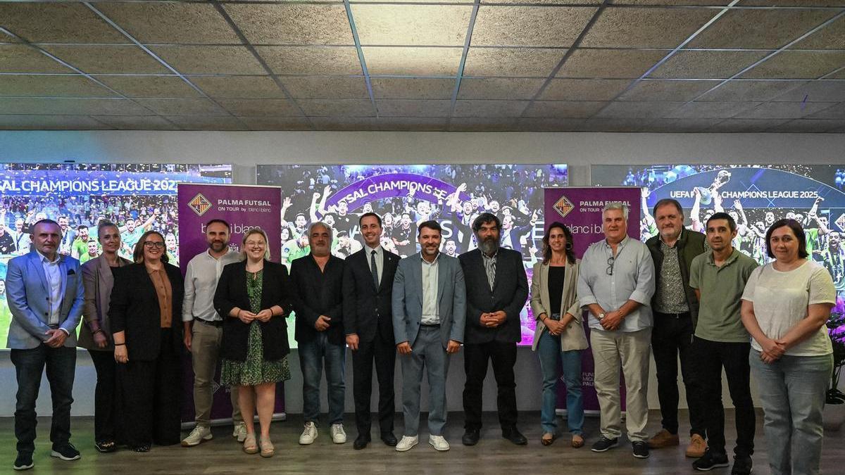 José Tirado, con representantes del Consell de Mallorca, de los ayuntamientos y de Blanc i Blanc.