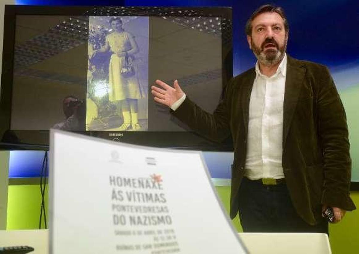 El concejal Luis Bará en la presentación del acto de homenaje. // R.V.