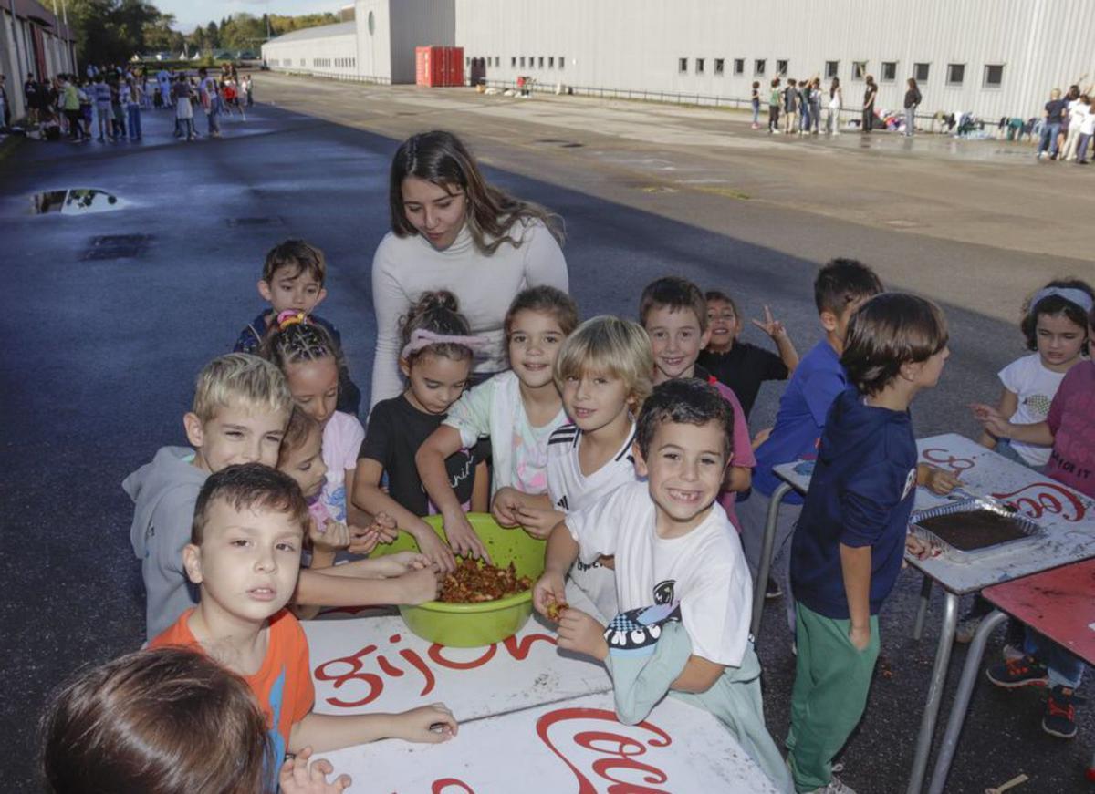 Nerea López y Ainara Pascali, xirando la prensa.