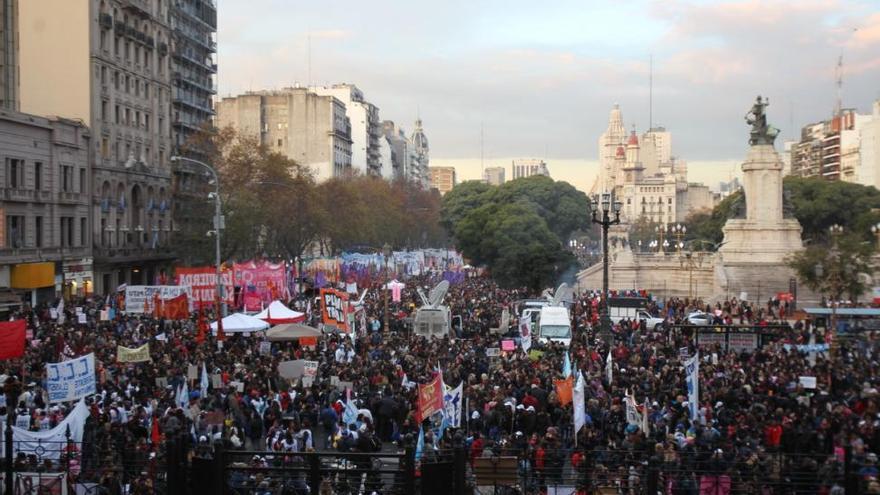 Multitudinaria marcha en Buenos Aires contra la violencia machista