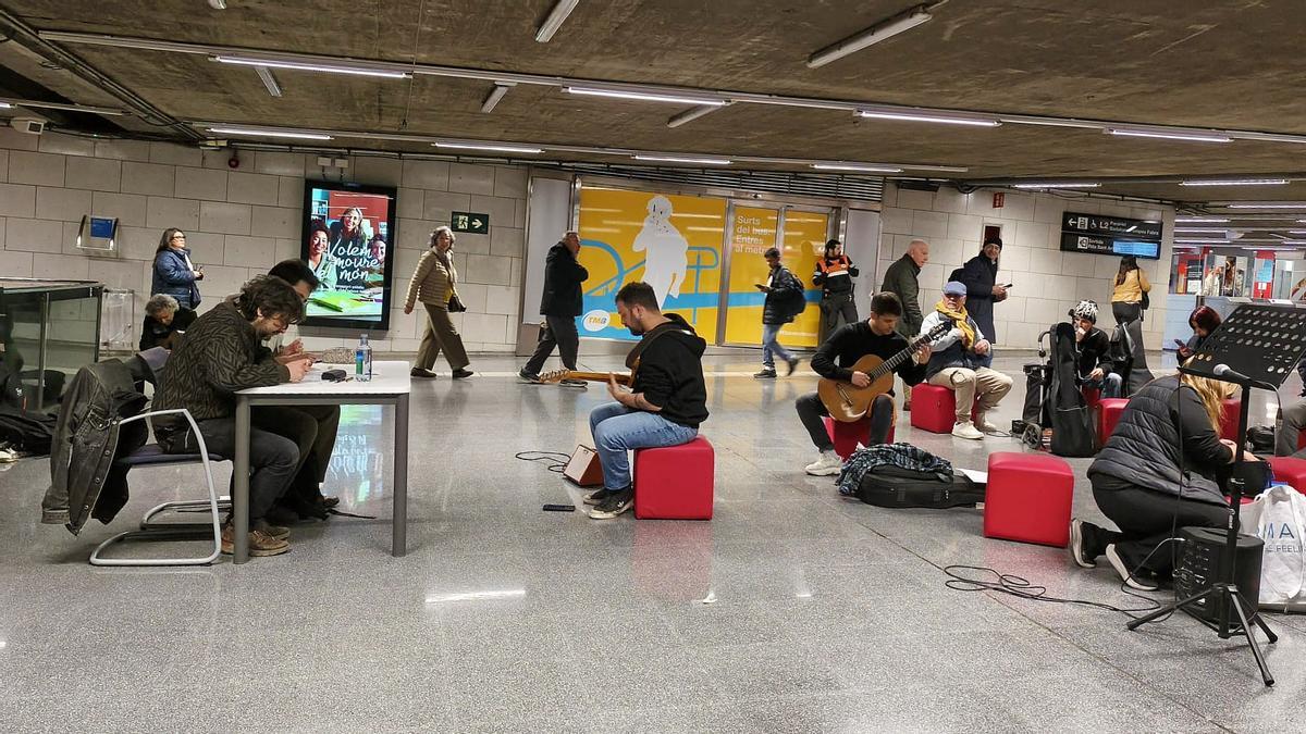 Pruebas para tocar música en el metro de Barcelona