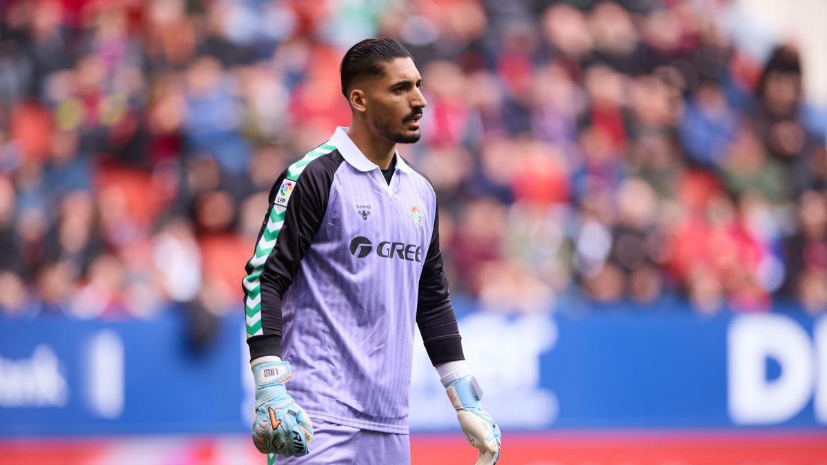 Álvaro Valles, durante el Osasuna-Betis de Liga en El Sadar