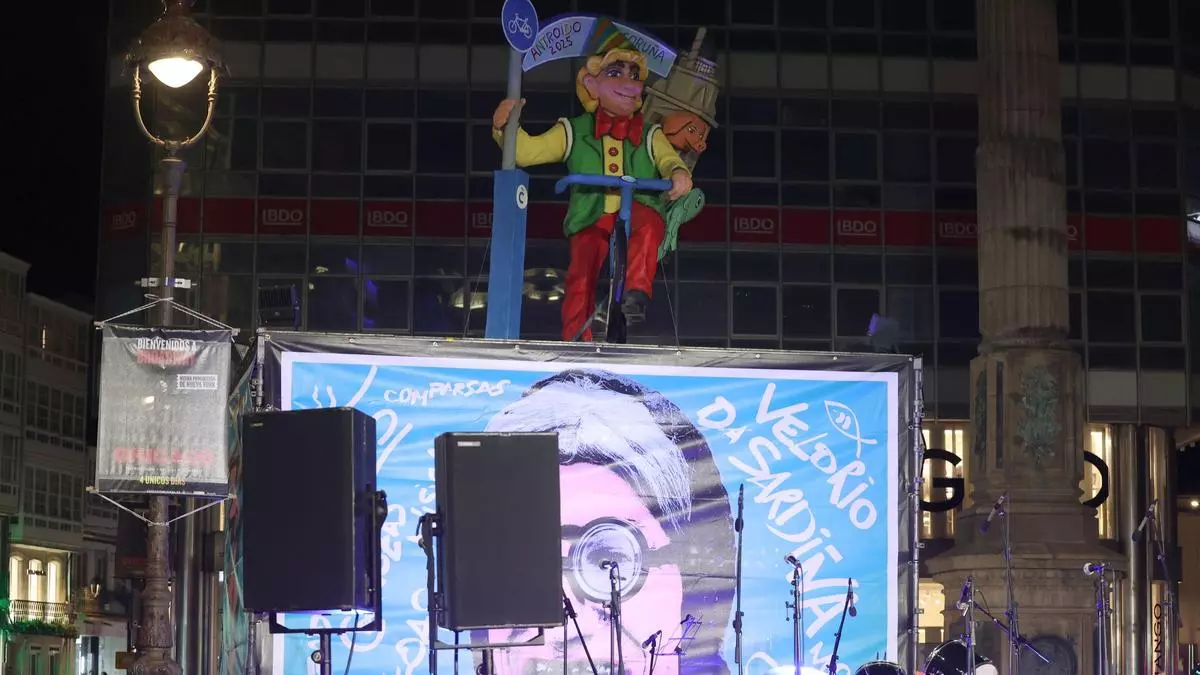 El Dios Momo vuelve a reinar en la libertad y la diversión del Carnaval en A Coruña
