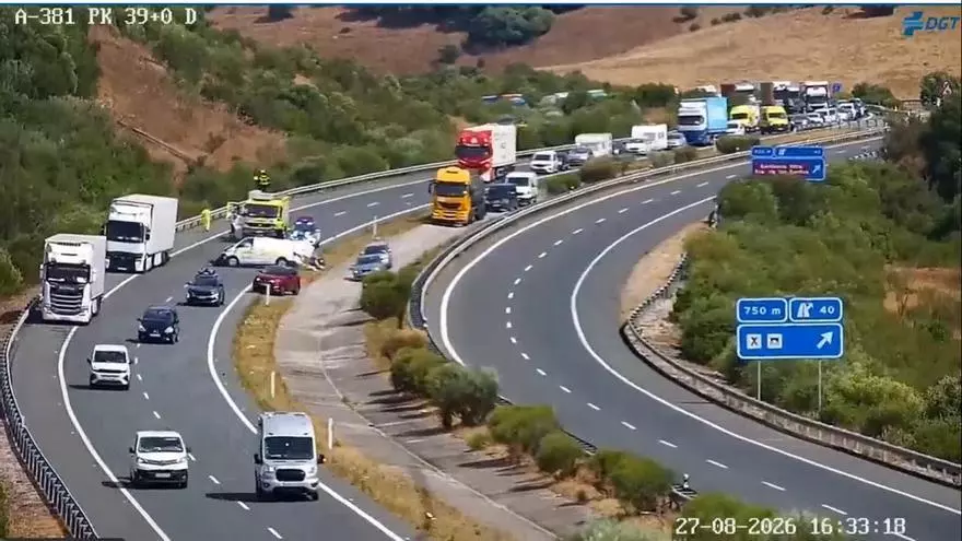 Vídeo | Un accidente complica la A-381 a su paso por Alcalá de los Gazules