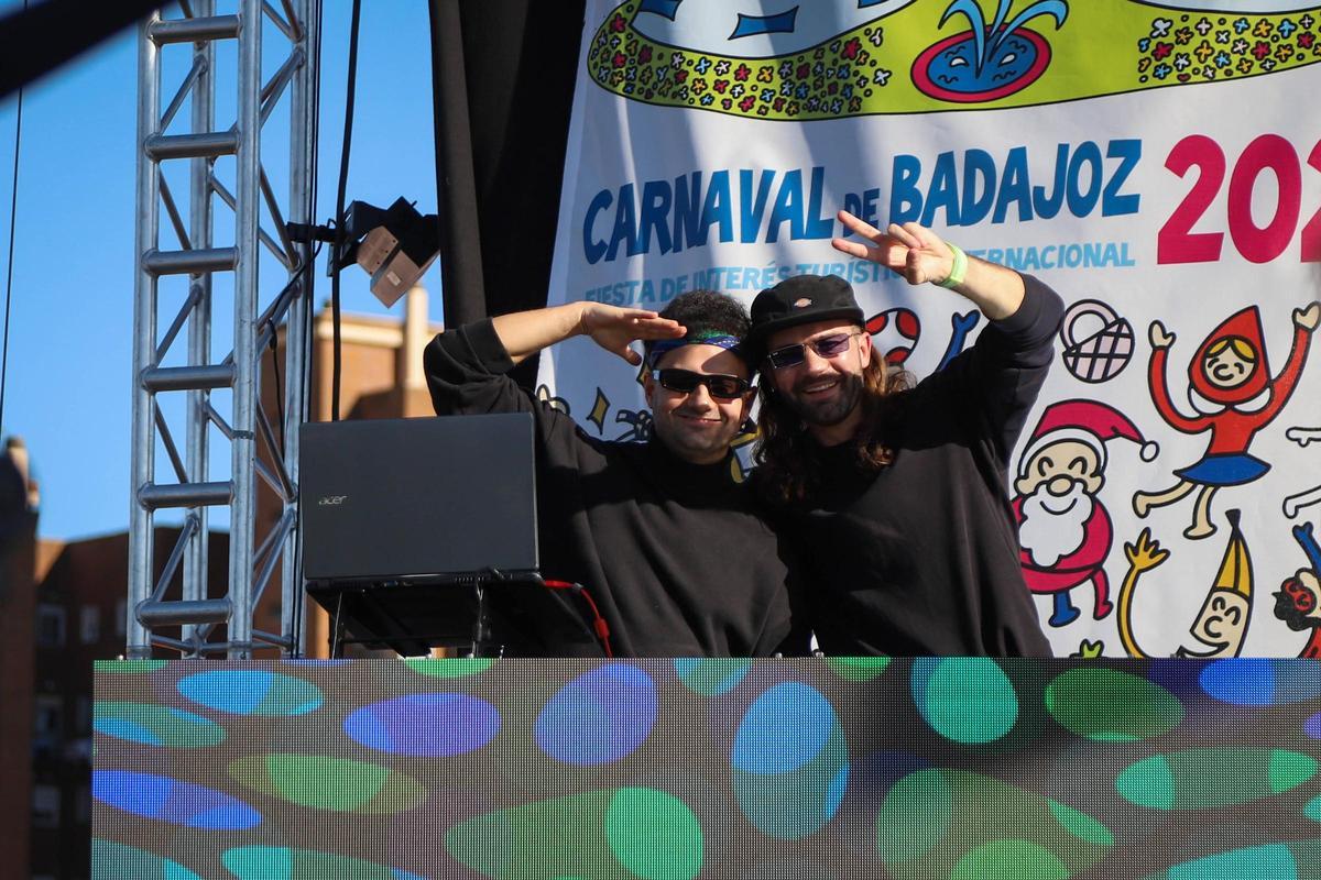 Los Primos Djs en uno de los momentos de la Gran Gala del Carnaval de Badajoz 2026.