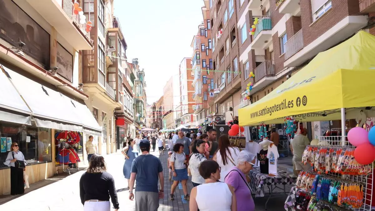 El comercio late en la calle: el Riego y la Feria unen ocio, solidaridad y compras en Zamora