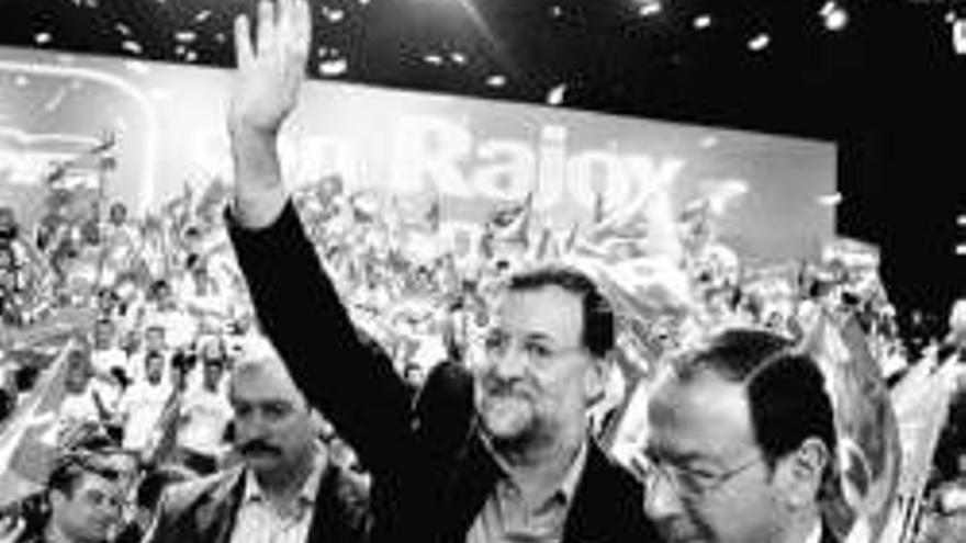 Rajoy acusa al PSOE de gastar en publicidad y no en vivienda