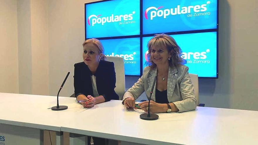 Elvira Velasco y Leticia García, en una comparecencia.