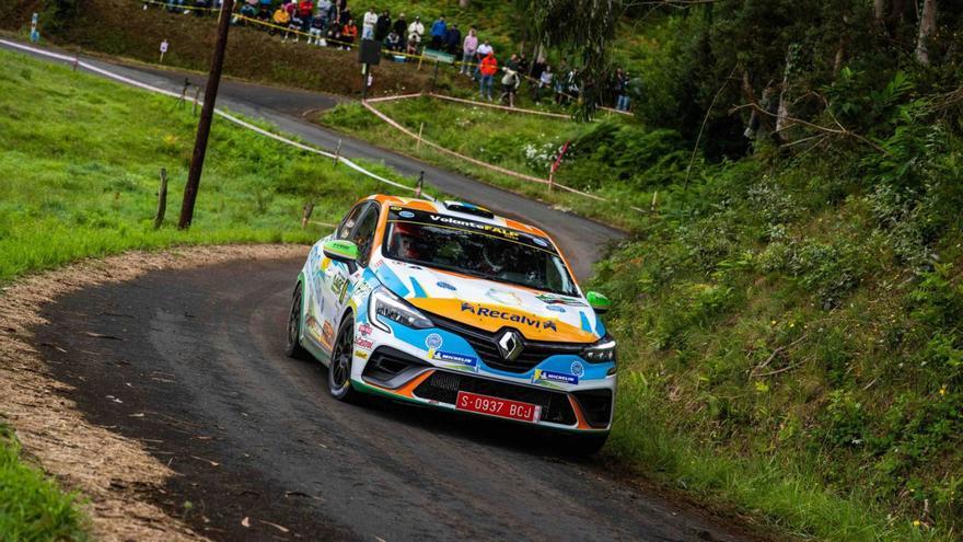 Renault, presente en Oviedo con los Clio Rally5 de asfalto y de tierra