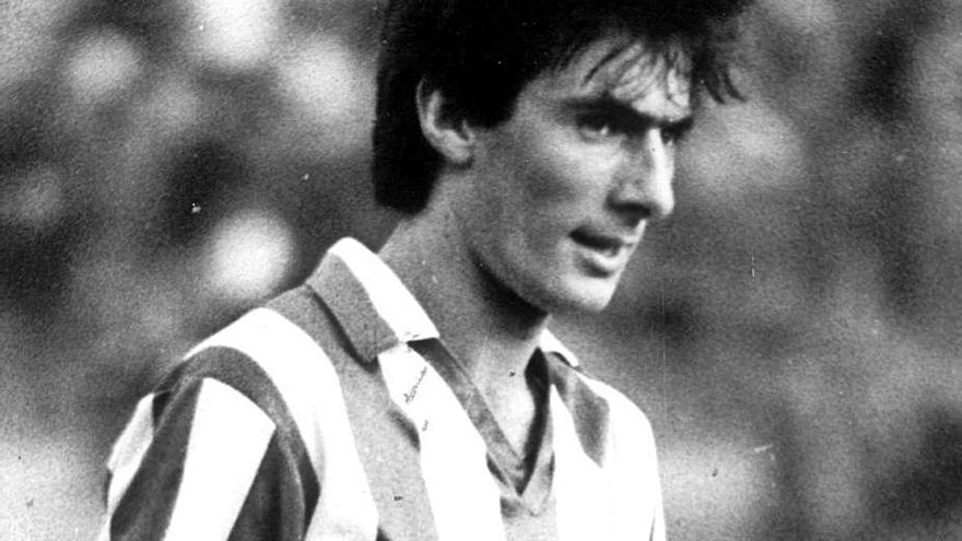 Vicente, en los años 80 en su etapa como jugador del Dépor. |  // APD