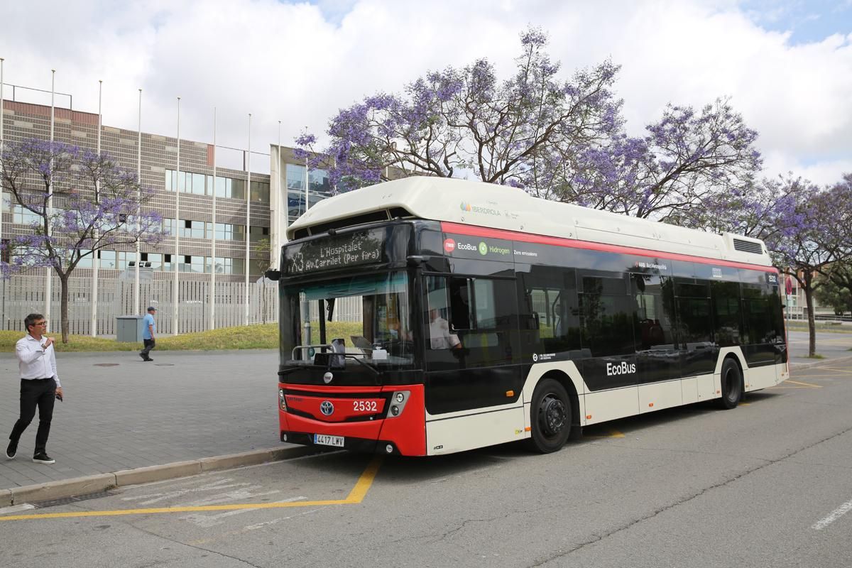 Presentación del bus X3, que conecta Barcelona y LHospitalet de forma más directa