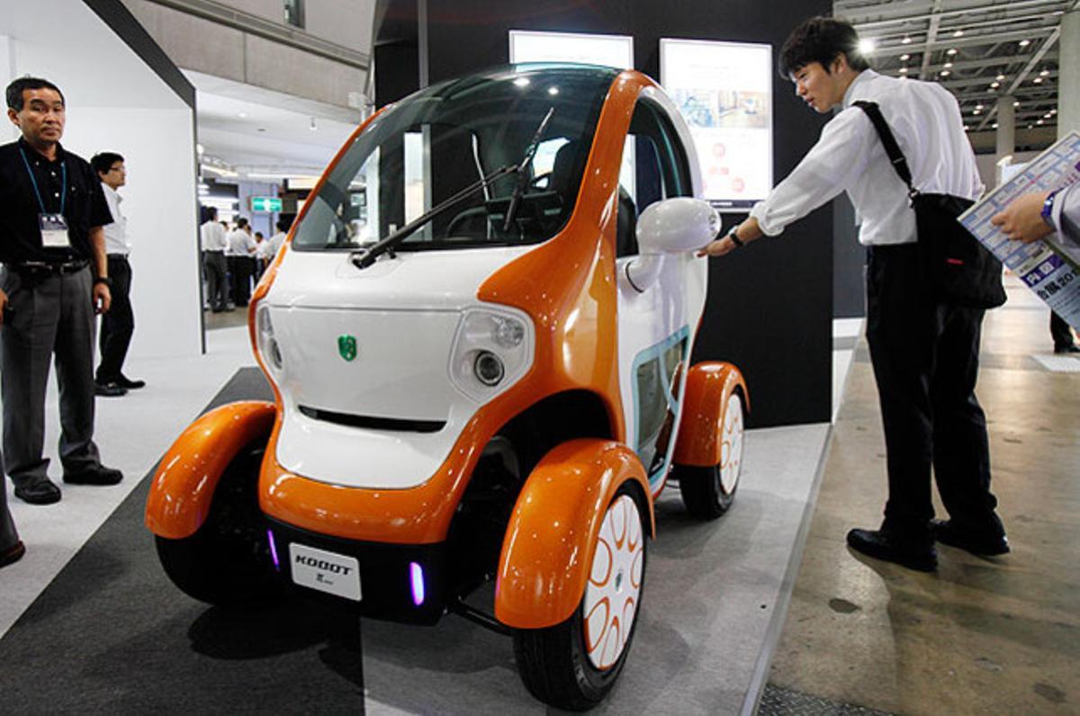 Una ’Kobot mini’, un vehicle elèctric monoplaça de l’empresa Kowa Tmsuk que pot circular per carretera, en una exhibició a l’Eco Expo (Tòquio).
