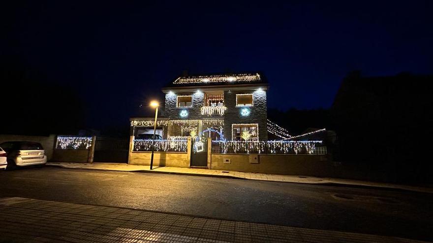 Una casa de 20.000 luces led ilumina Cortegada