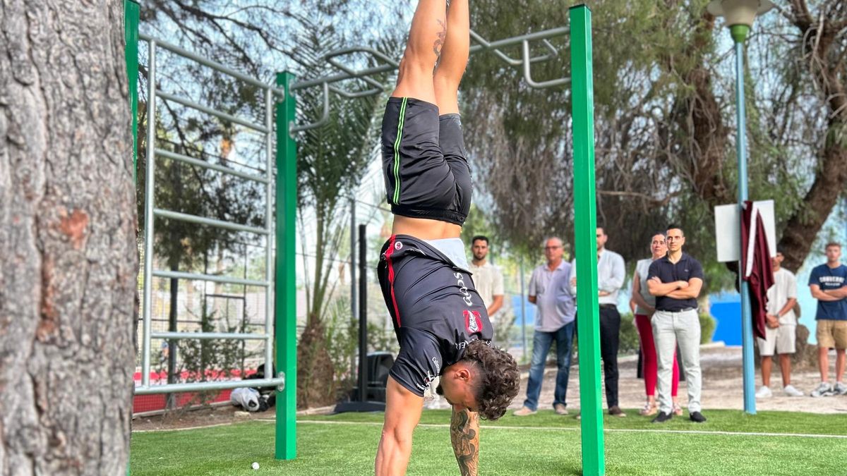 Exhibición de calistenia que tuvo lugar tras la inauguración del parque.