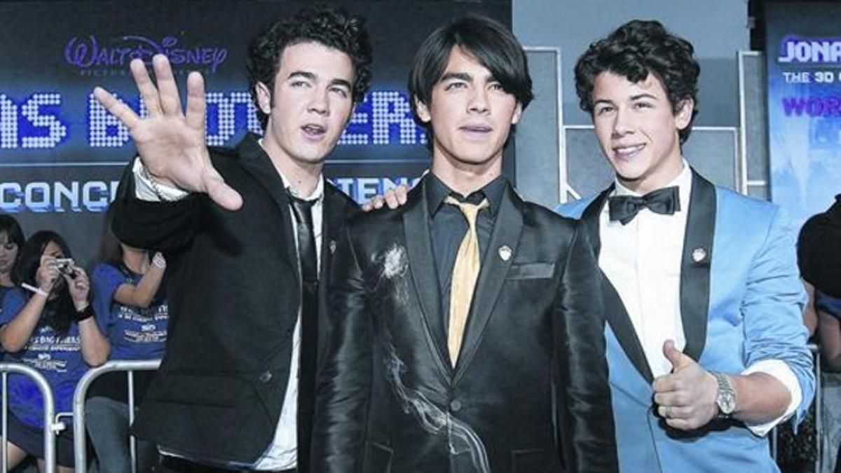 Kevin, Joe y Nick Jonas, en el estreno de un filme en tres dimensiones de uno de sus conciertos, en el 2009.