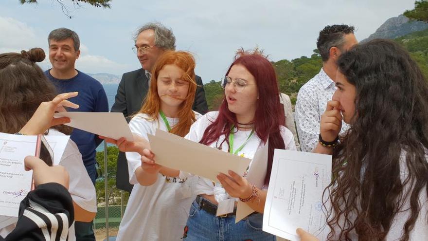 March y Ribas entregaron los diplomas a los alumnos mediadores