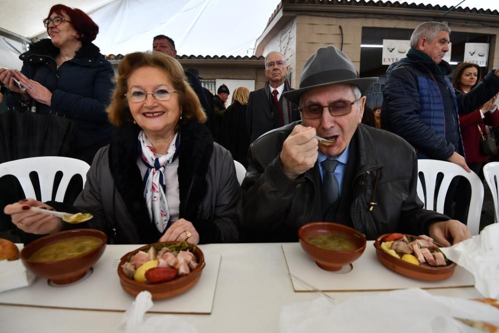 Fiestas gastronómicas en Pontevedra: Mourente se congrega alrededor de una taza de su caldo