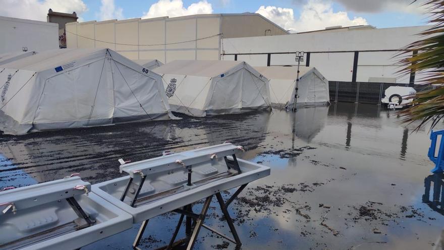 Las navieras suspenden conexiones con La Graciosa y la lluvia inunda el CATE de Arrecife