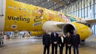 Vueling presenta su avión personalizado con motivo del Grand Départ del Tour de Francia 2026 en Barcelona