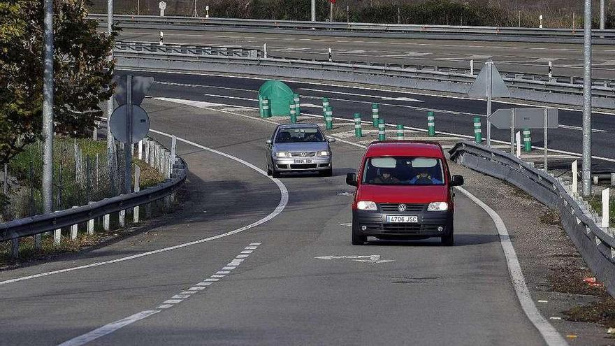 El ramal de acceso a Ujo que tomó el conductor en sentido contrario.