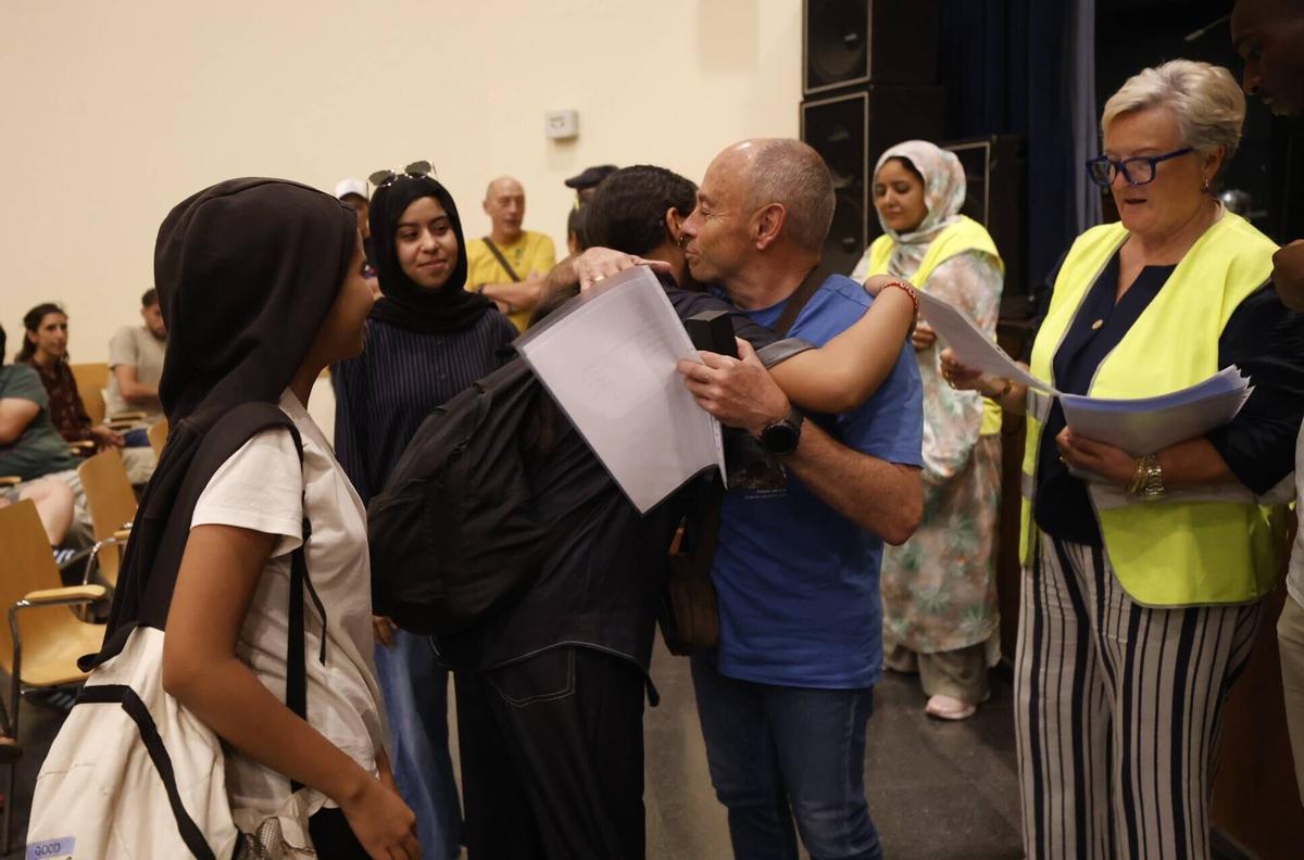 Recepción en Avilés de los niños saharauis del programa Vacaciones en paz