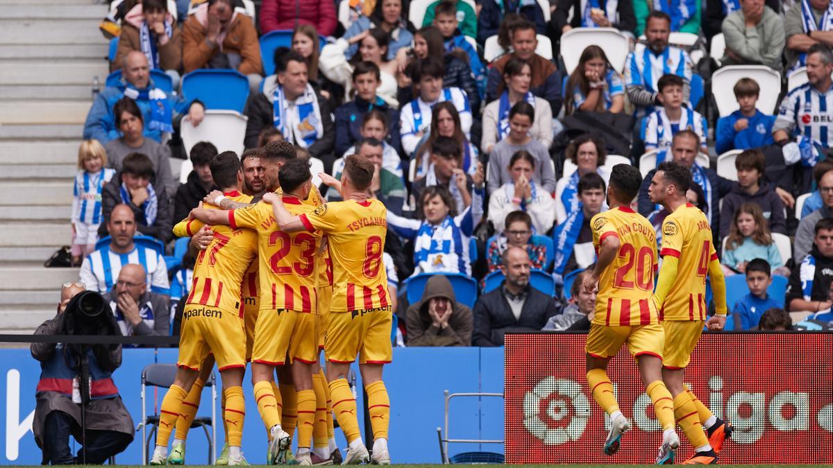 Els jugadors del Girona celebren el 2-2 d'Stuani a Sant Sebastià