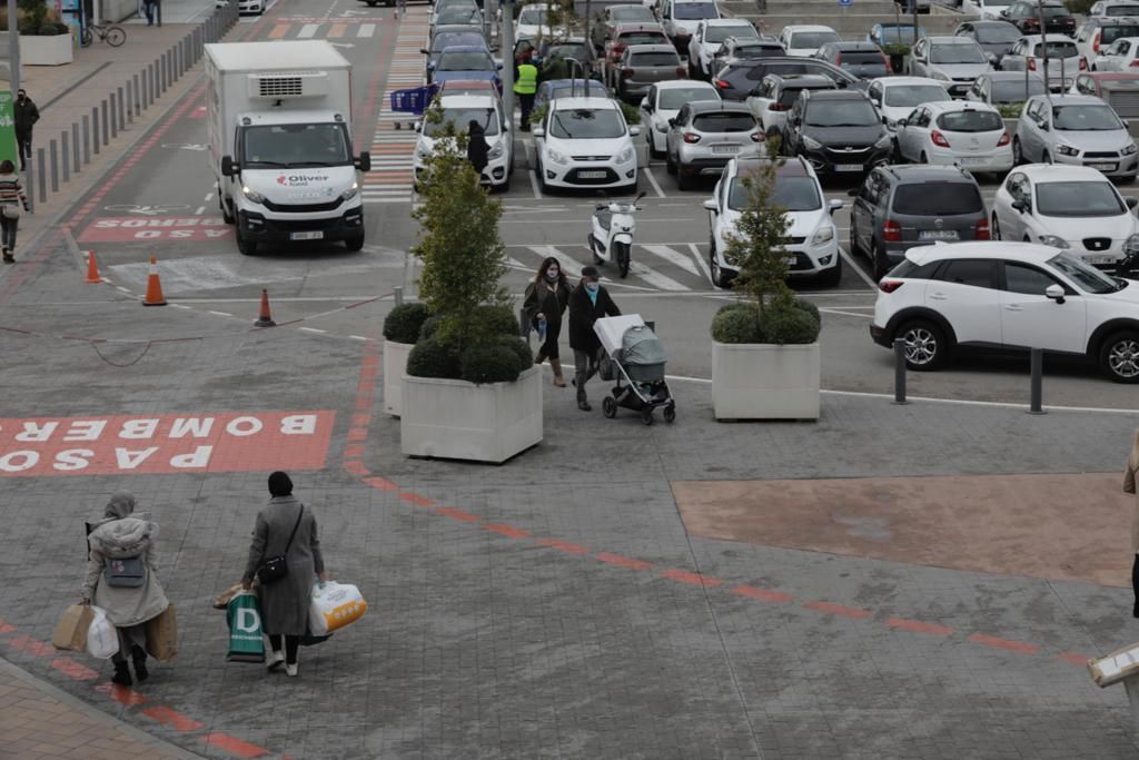 Largas retenciones en la autopista por fiebre comercial antes de las nuevas restricciones